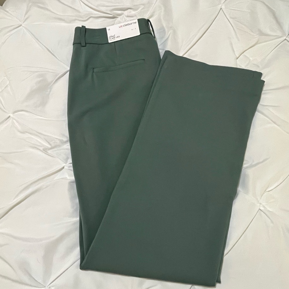 Liz Claiborne Sage Green Flare Leg Pants. Sz 14. NWT
